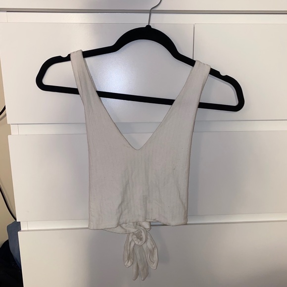 2/$30 Lulus Cropped Tank - Picture 4 of 5